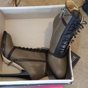 Heels boot